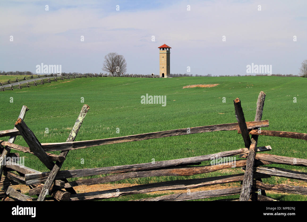 Una grande torre offre una vista complessiva di Antietam National Battlefield, fornendo una migliore comprensione di questa chiave per la battaglia della Guerra Civile Americana Foto Stock