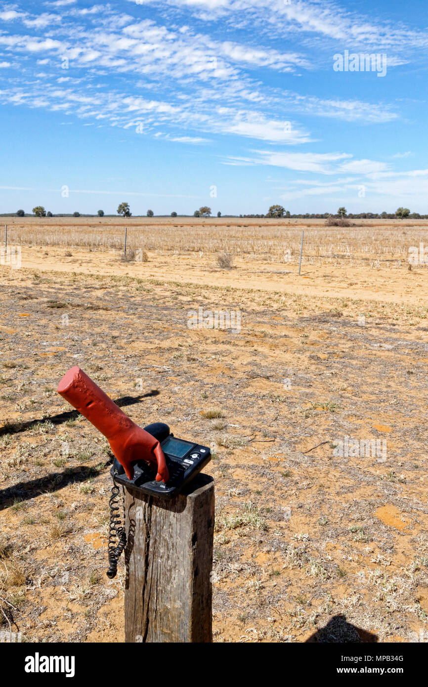 Telefono instillazione di arte in Australia rurale, Mullewa, Australia occidentale Foto Stock