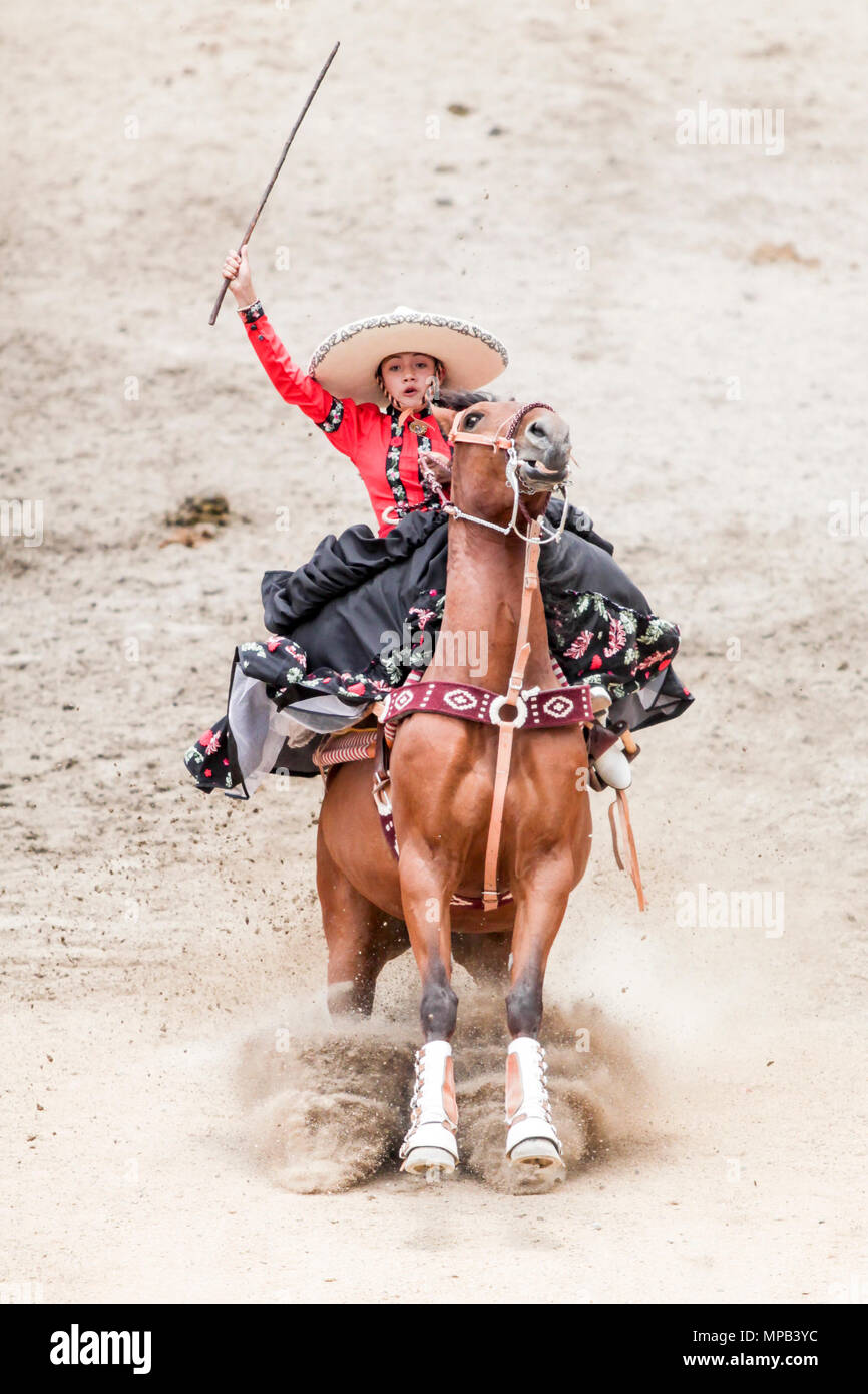Apizaco, Messico - maggio 20.2018. Escaramuza o Adelita è una parte importante dell'charreria (equitazione) eventi dopo la rivoluzione messicana Foto Stock