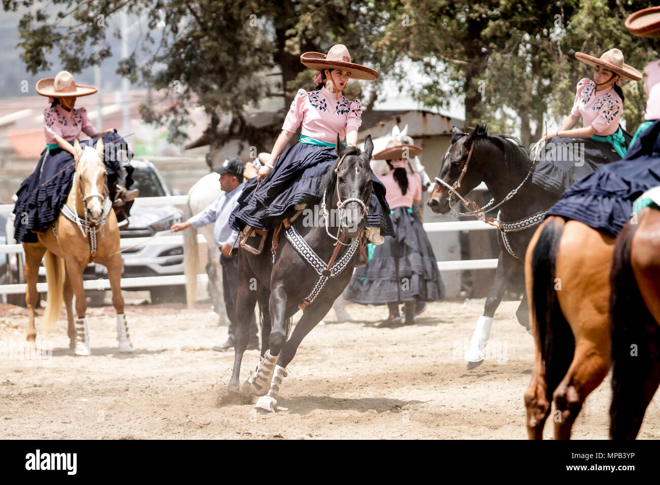 Apizaco, Messico - maggio 20.2018. Escaramuza o Adelita è una parte importante dell'charreria (equitazione) eventi fin dai tempi della rivoluzione messicana Foto Stock