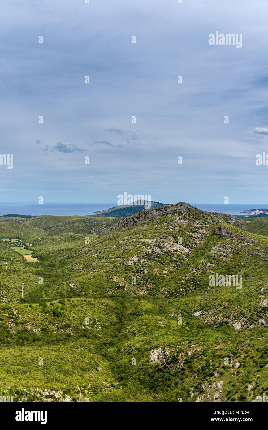 Mallorca, Vivere Verde primavera la natura paesaggio di montagna nella costa est isola la regione di vacanza Foto Stock