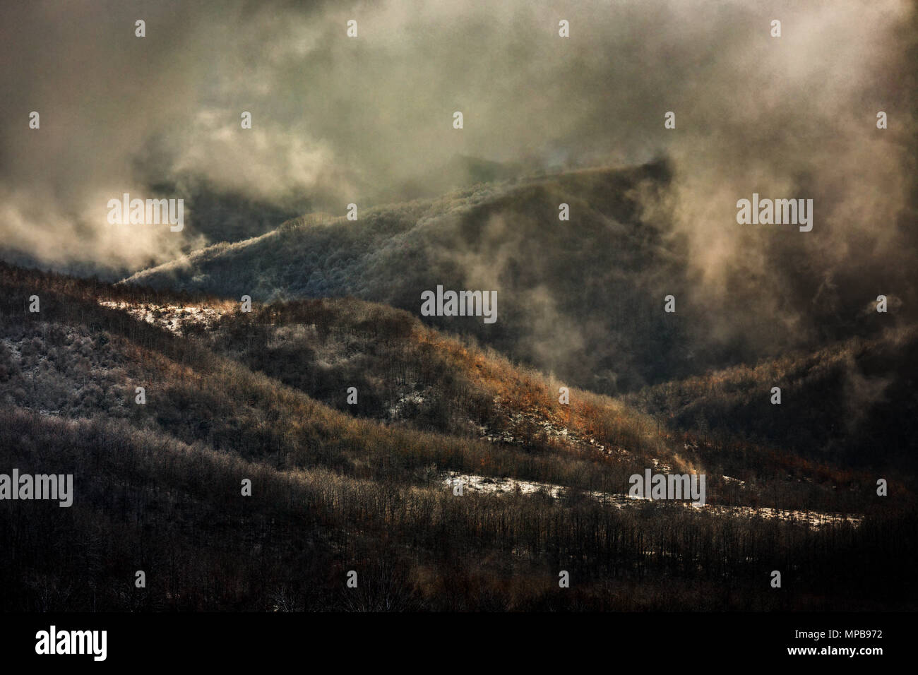 Giorno di pioggia in montagna della Laga. Abruzzo Foto Stock