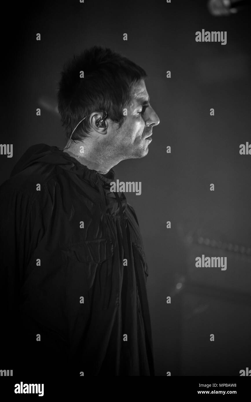 Liam Gallagher in esecuzione al concerto di beneficenza per Manchester il terrore delle vittime di attacco in corrispondenza di O2 Ritz, Manchester - Maggio 2017 Foto Stock