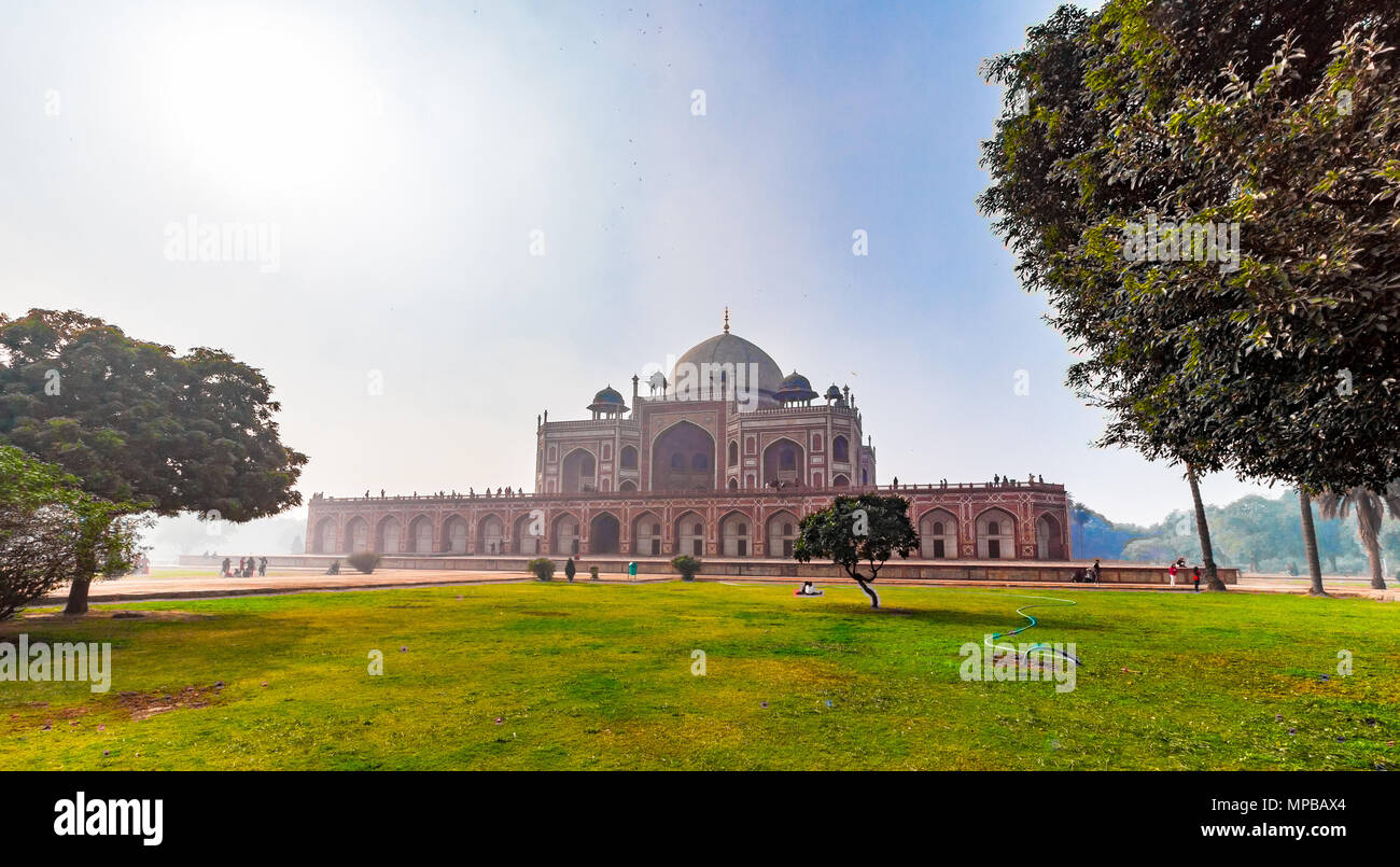 Royal vedute del primo giardino-tomba sul subcontinente indiano. La tomba è un eccellente esempio di architettura persiana. Foto Stock