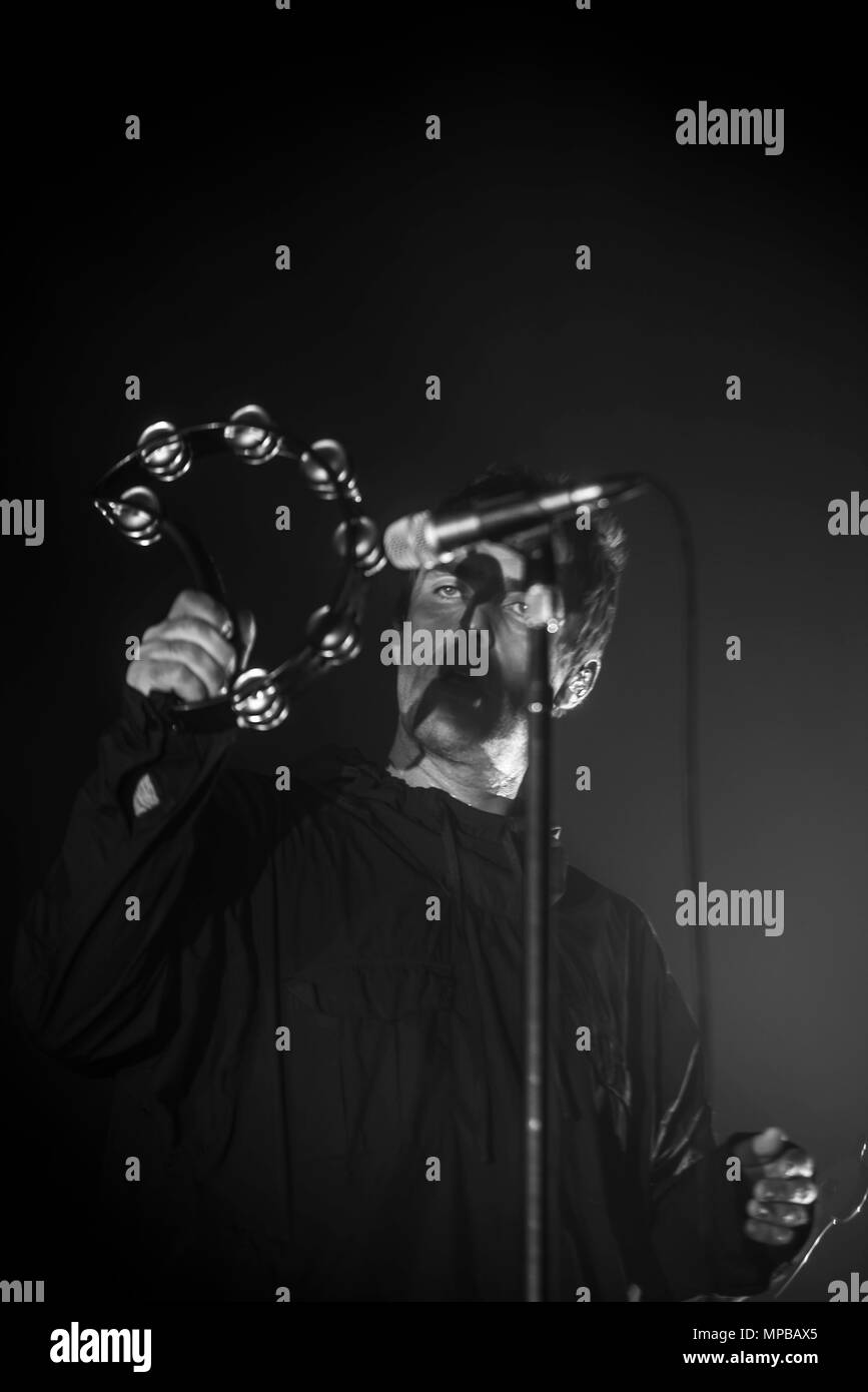 Liam Gallagher in esecuzione al concerto di beneficenza per Manchester il terrore delle vittime di attacco in corrispondenza di O2 Ritz, Manchester - Maggio 2017 Foto Stock