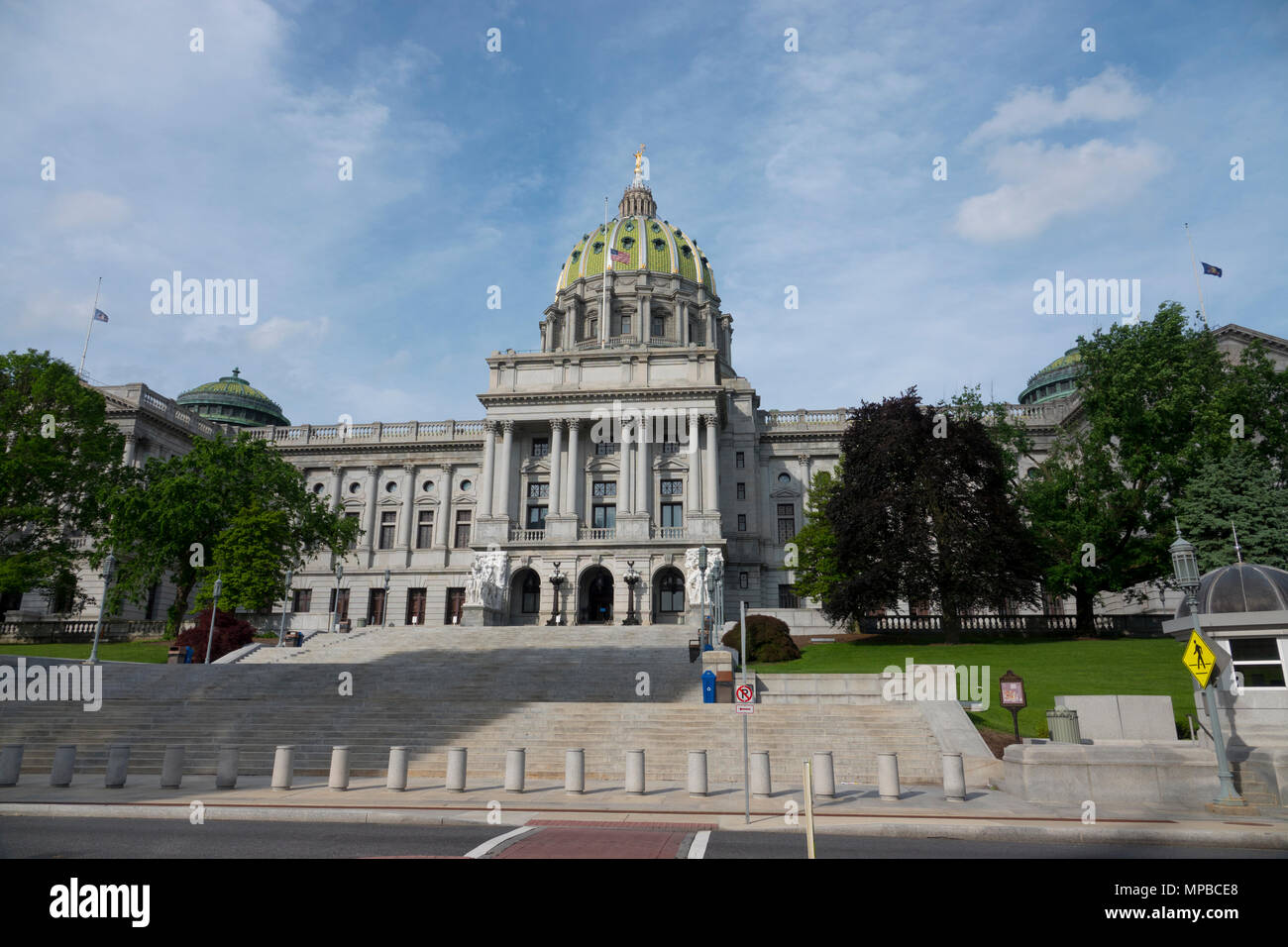 USA Pennsylvania PA Harrisburg cercando di State Street per lo State Capitol Building e la sua cupola Foto Stock
