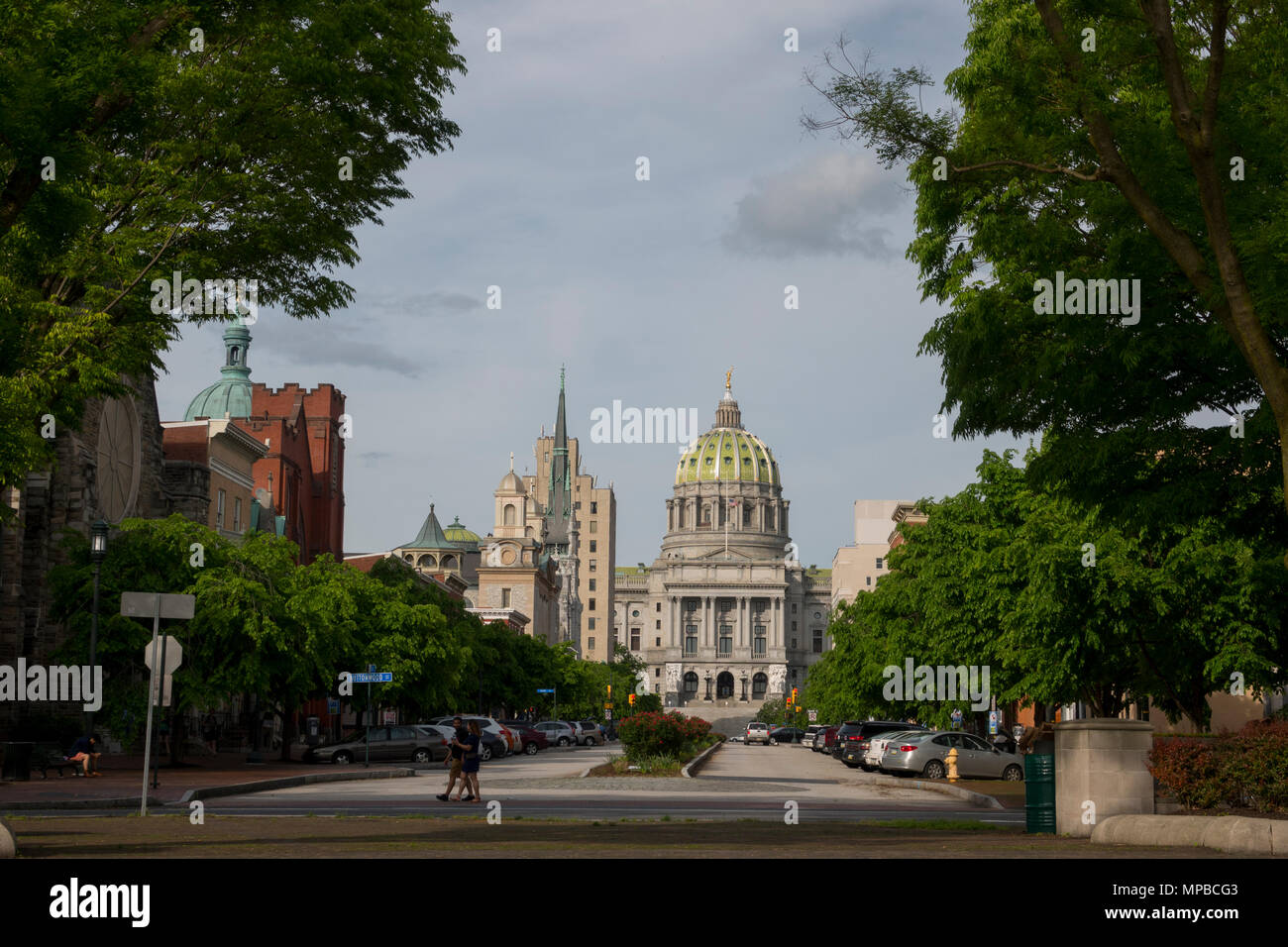 USA Pennsylvania PA Harrisburg cercando di State Street per lo State Capitol Building e la sua cupola Foto Stock