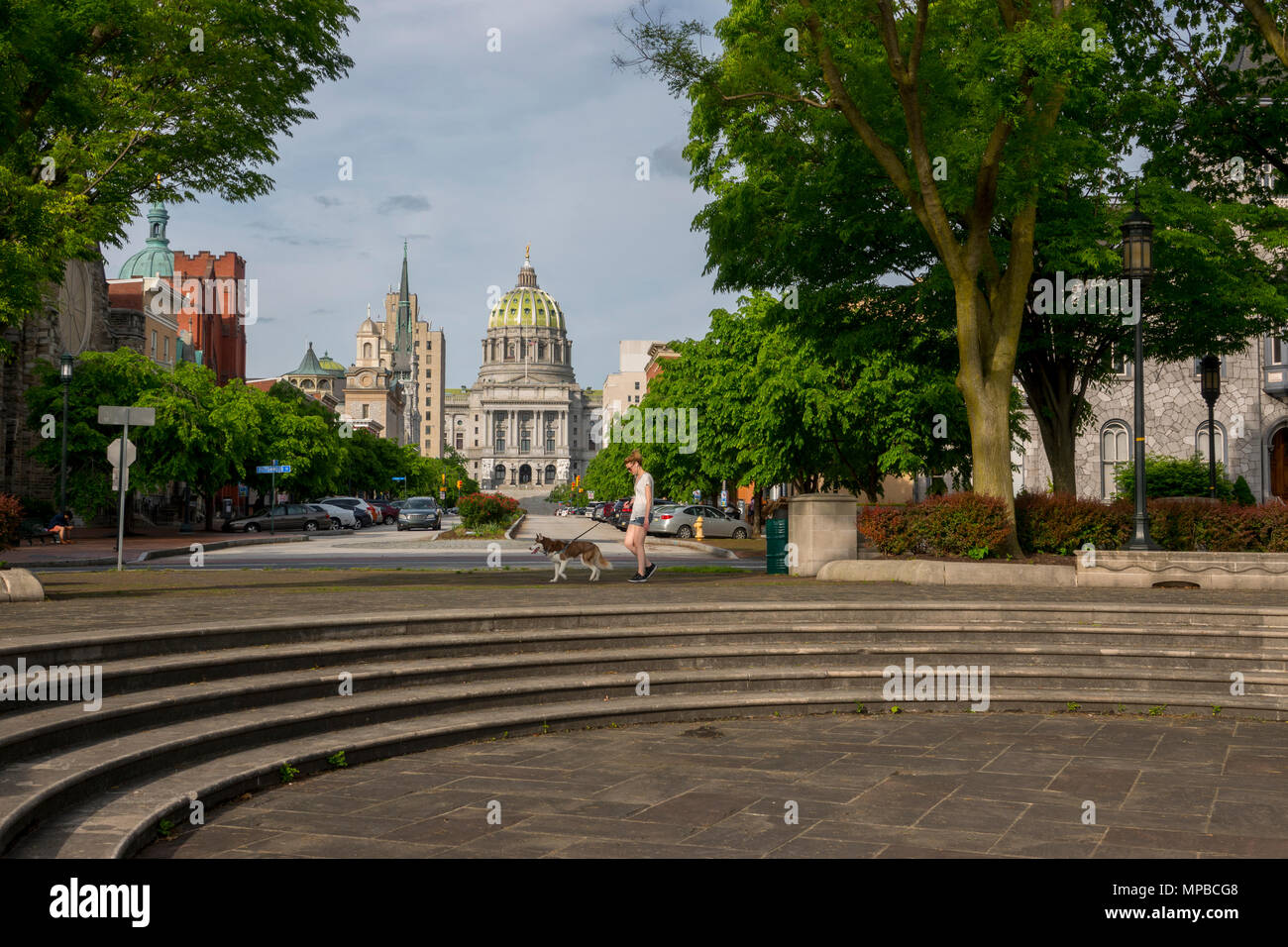 USA Pennsylvania PA Harrisburg cercando di State Street per lo State Capitol Building e la sua cupola Foto Stock