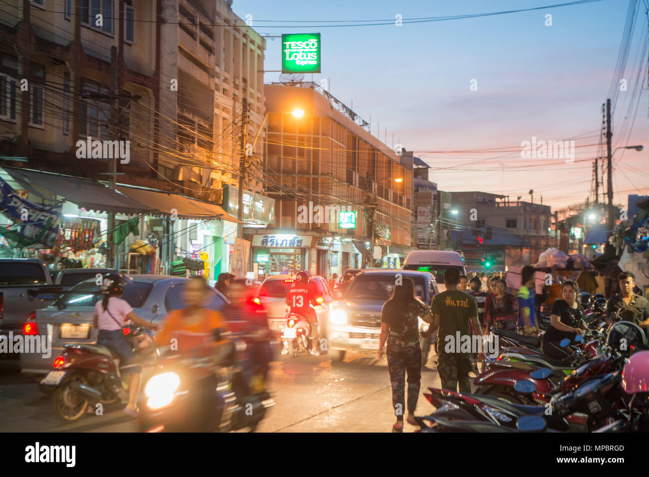 Un angolo di strada nella città di Surin in Isan in Thailandia. Thailandia, Isan, Surin, Novembre 2017 Foto Stock