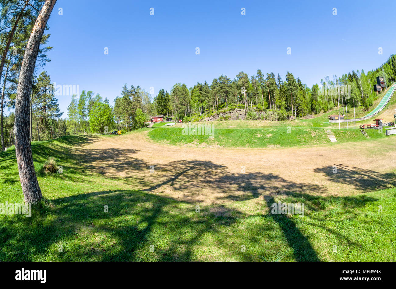 Area di atterraggio del principale- più grande ski jumping hill di Linderudkollen ski center. Foto Stock