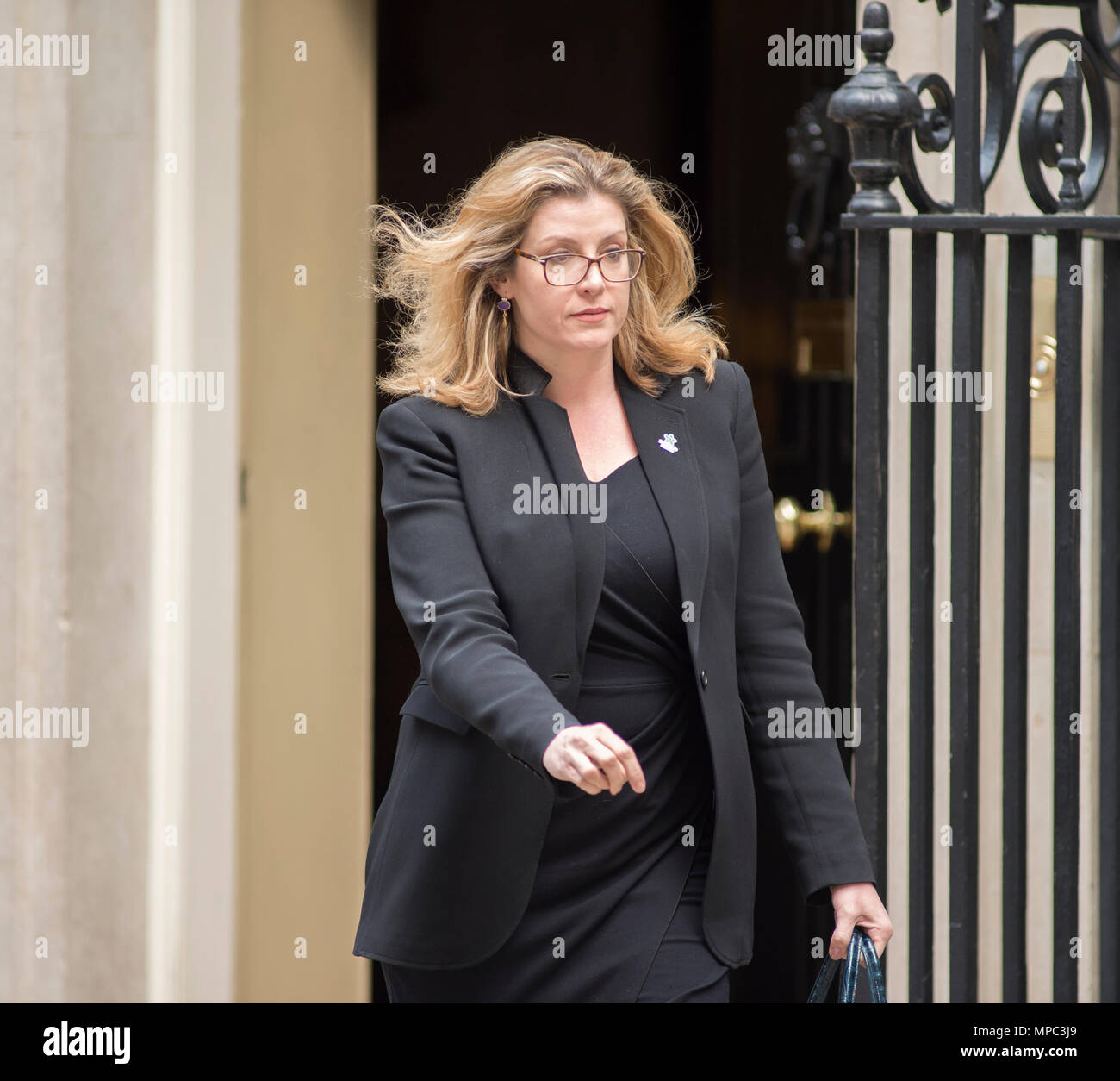 A Downing Street, Londra, Regno Unito. 22 maggio 2018. Penny Mordaunt, Segretario di Stato per lo Sviluppo Internazionale, Sviluppo Internazionale Segretario lascia Downing Street dopo settimanale di riunione del gabinetto. Credito: Malcolm Park/Alamy Live News. Foto Stock