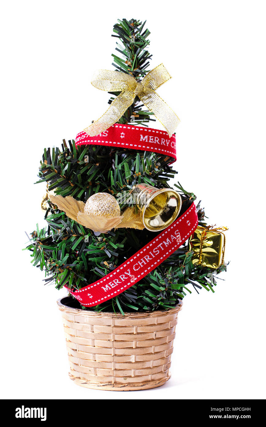 Decorativo piccolo albero di Natale con nastro Buon Natale Foto stock -  Alamy