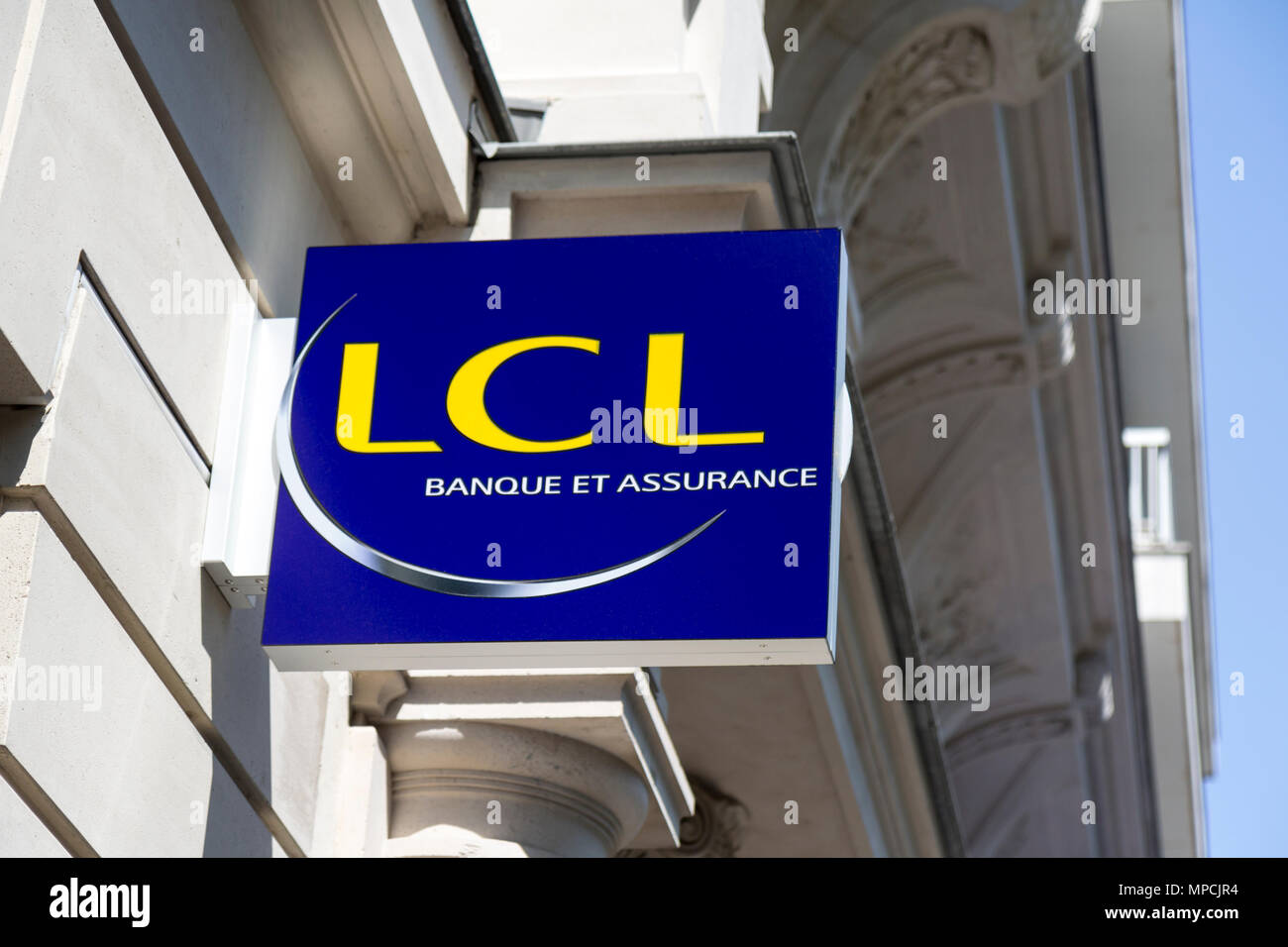 LCL banca francese al di fuori del segno di vendita al dettaglio Foto Stock