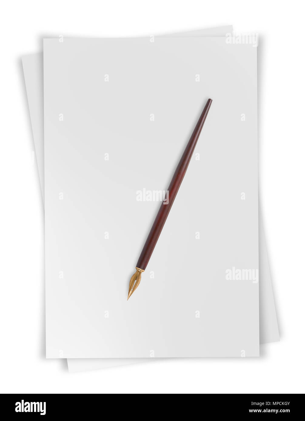 Fogli di carta con pennino isolati su sfondo bianco Foto Stock