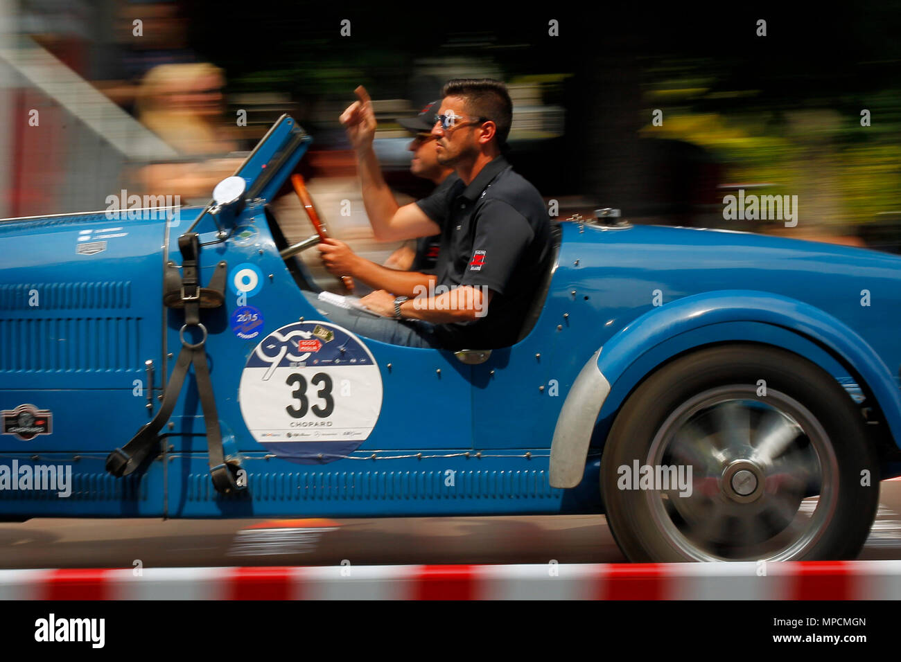 Brescia, Italia. 18th, maggio 2017. Juan Tonconogy e Guillermo Berisso dall Argentina, troncatura da Brescia a Padova (Norther-Italy) con il loro modello Foto Stock