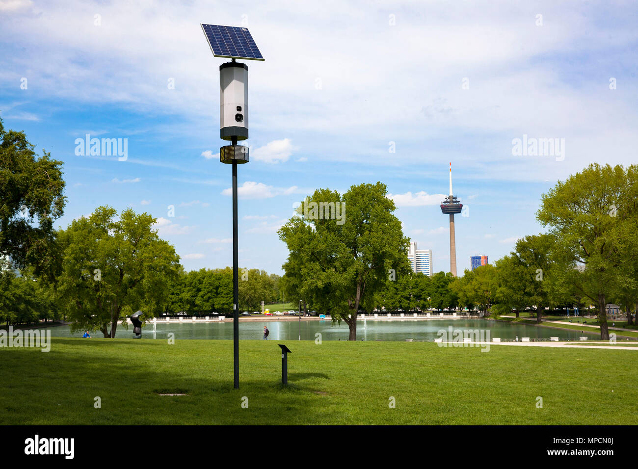 Tempesta e allarme tempesta tubo del sistema della società Coptr all'Aachener Weiher, Colonia, Germania. Il sistema avvisa automaticamente le persone Foto Stock