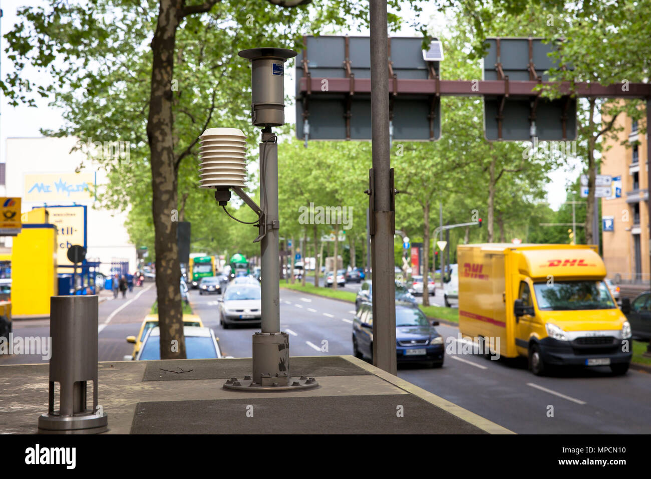 Germania, Colonia, polveri respirabili e aria stazione di misurazione in via Clevischer Ring nel quartiere Muelheim, i picchi più alti in azoto diox Foto Stock