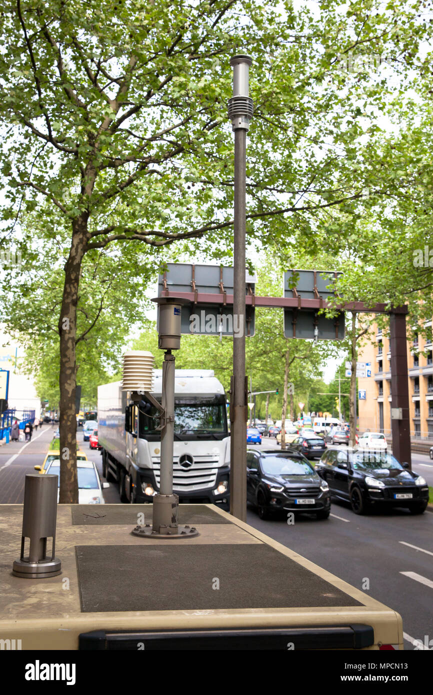 Germania, Colonia, polveri respirabili e aria stazione di misurazione in via Clevischer Ring nel quartiere Muelheim, i picchi più alti in azoto diox Foto Stock