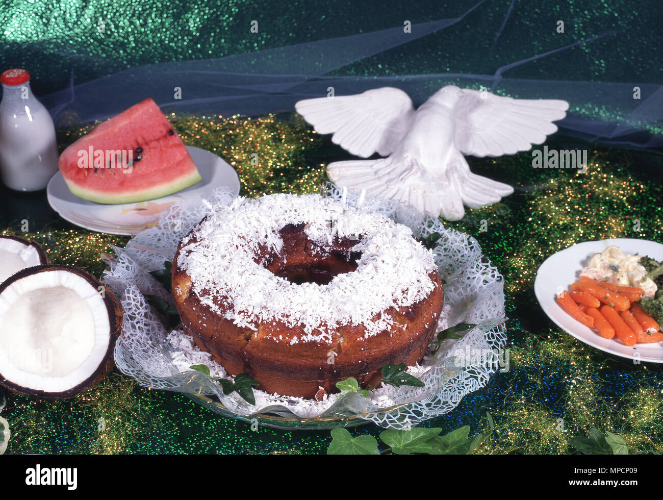 La cottura, torta di noce di cocco Foto Stock