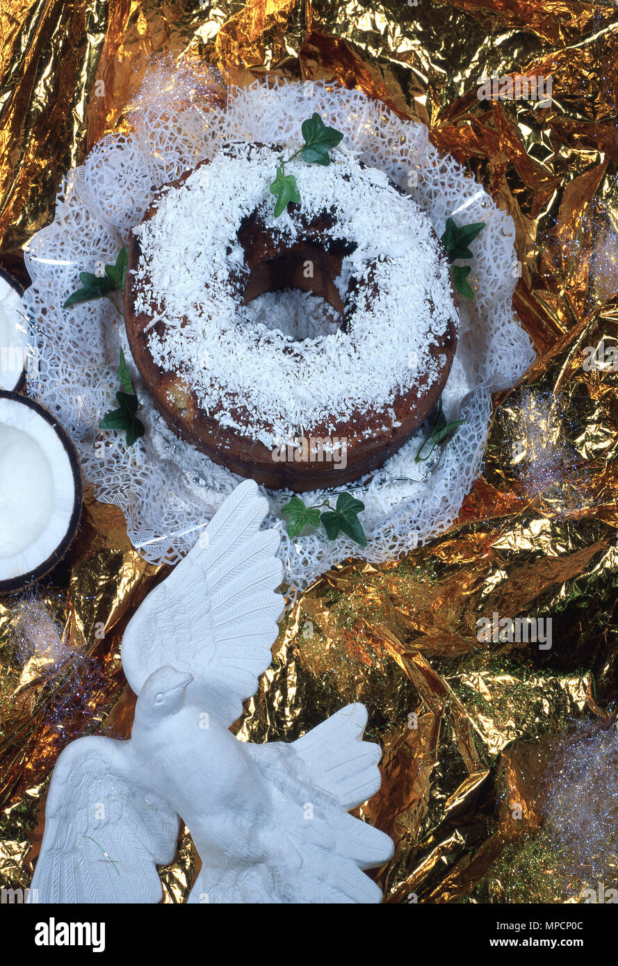 La cottura, torta di noce di cocco Foto Stock