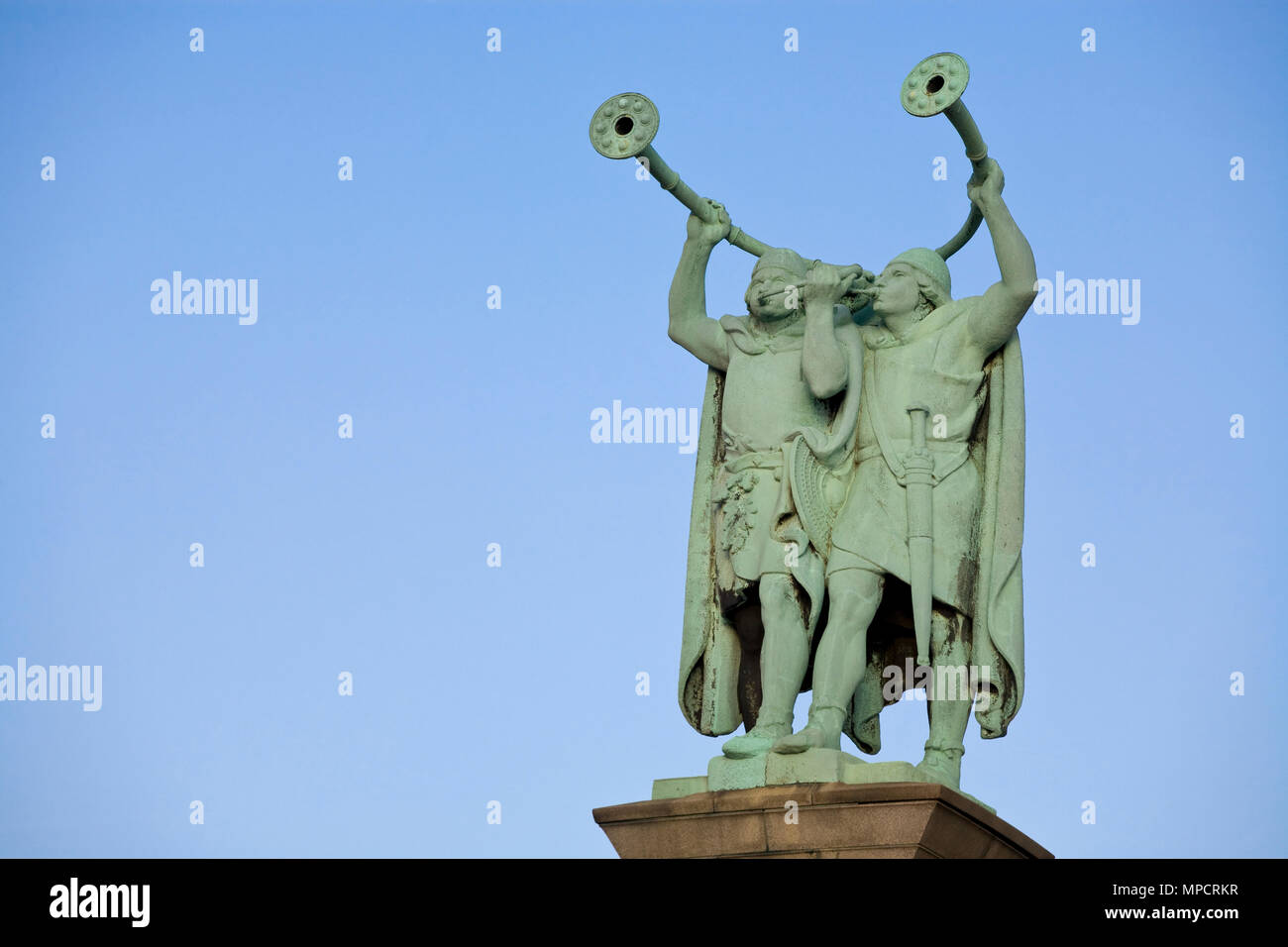 Il lure i giocatori a City Hall Square: Due esca (una sorta di tromba) giocatori raffigurato in un memoriale di J.C. Jacosen. Un regalo a Copenaghen dal Calsberg Foundation e progettato da Anton Rosen. Foto Stock