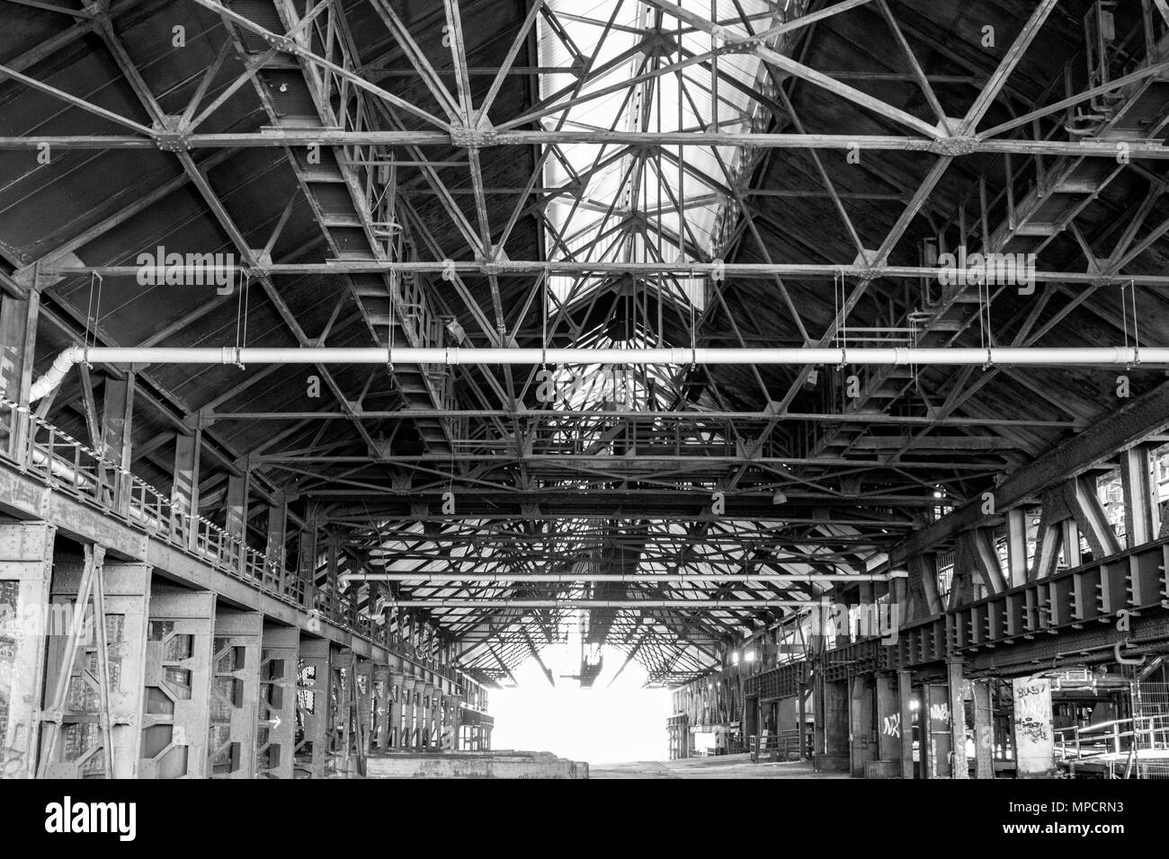 Rusty industriali costruzioni in acciaio Foto Stock