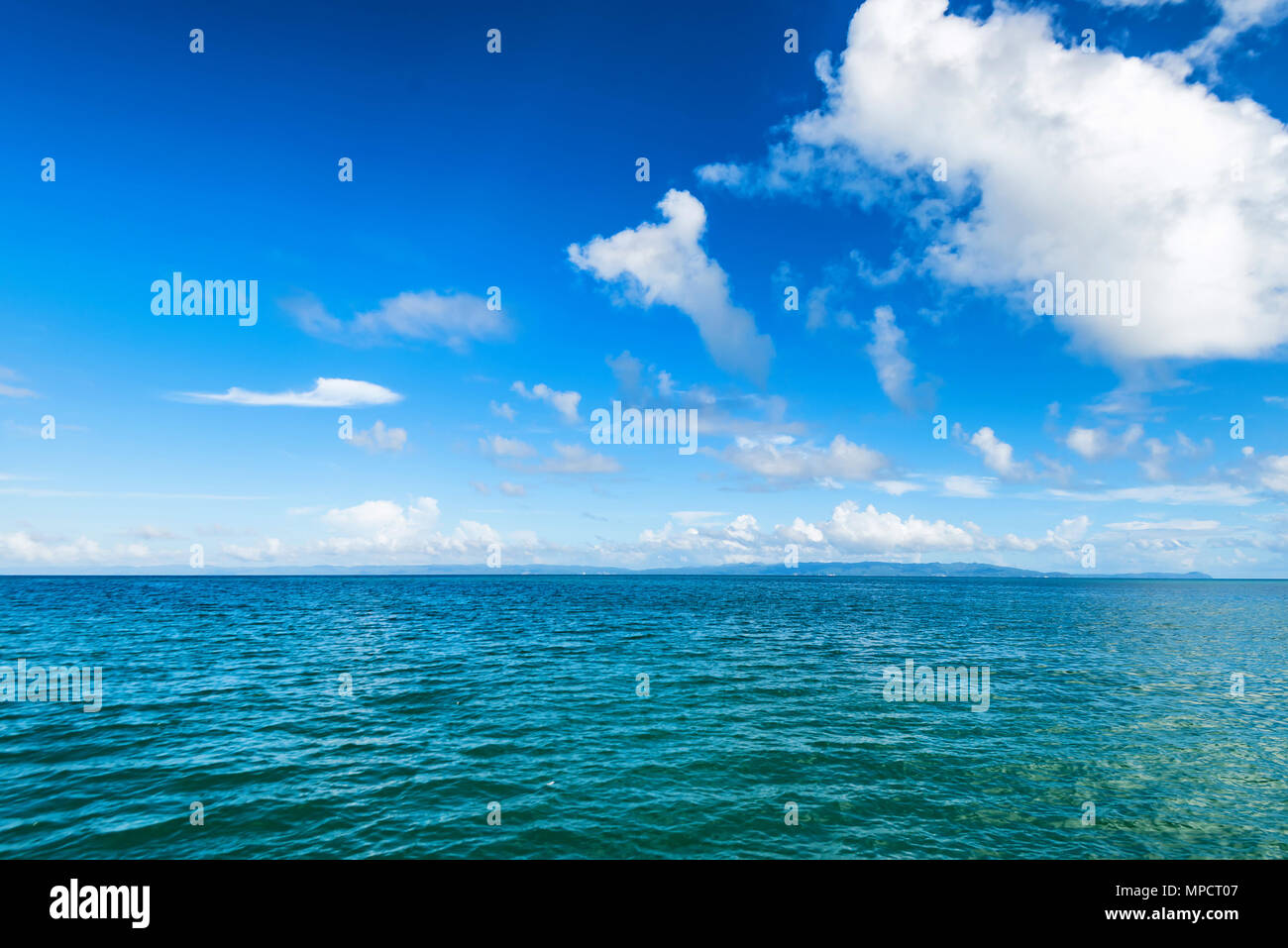 Acqua blu nella Baia di Samana Bay, Repubblica Dominicana Foto Stock