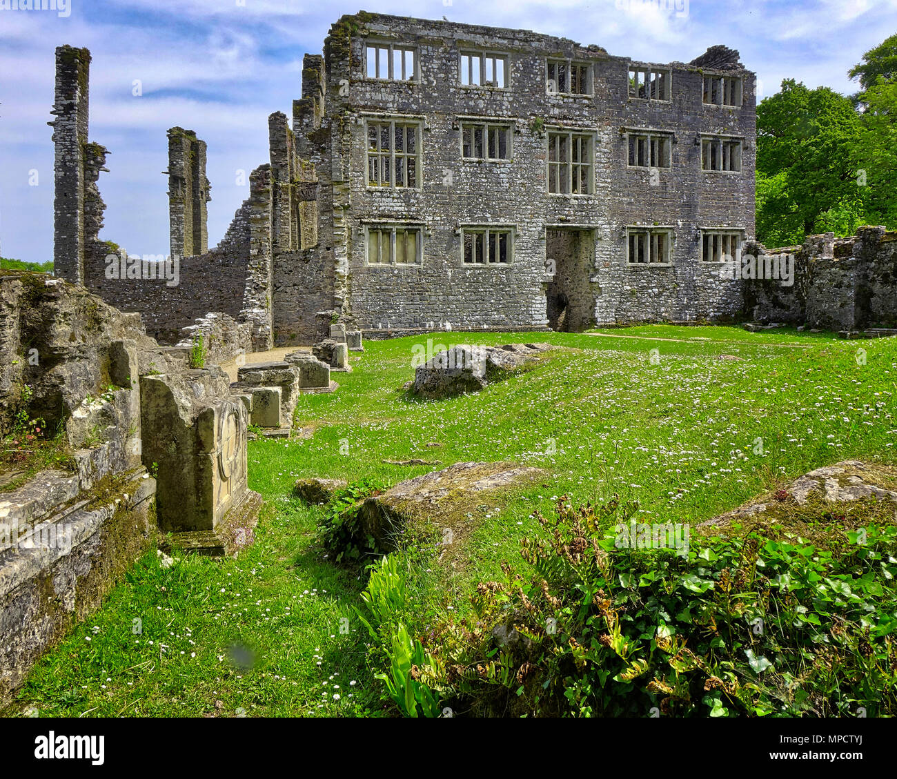 GB - DEVONSHIRE: Berry Pomeroy Castle - signore Seymour's mansione del XVI secolo (immagine HDR) Foto Stock