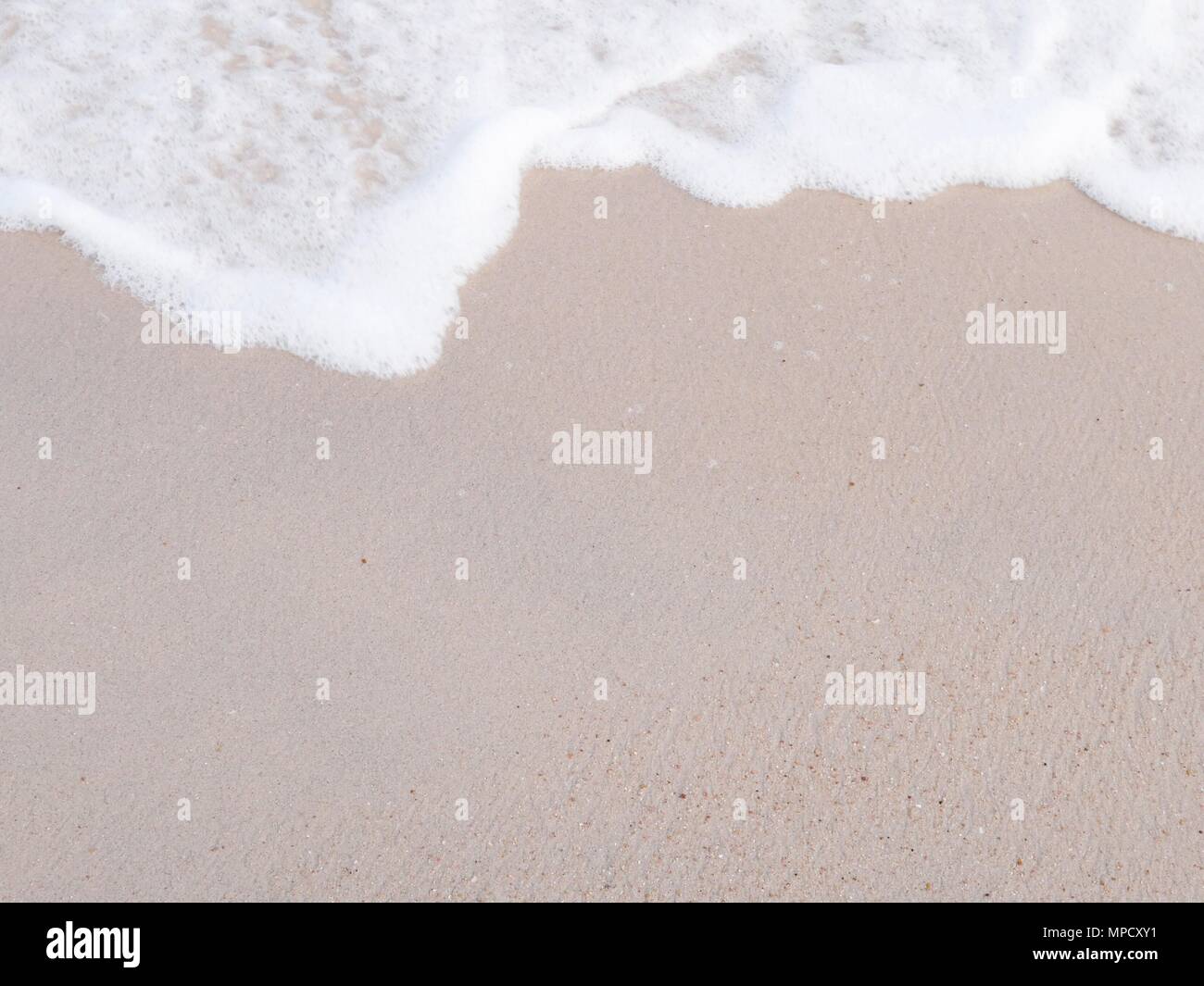 La sabbia della spiaggia e morbido sfondo d'onda Foto Stock