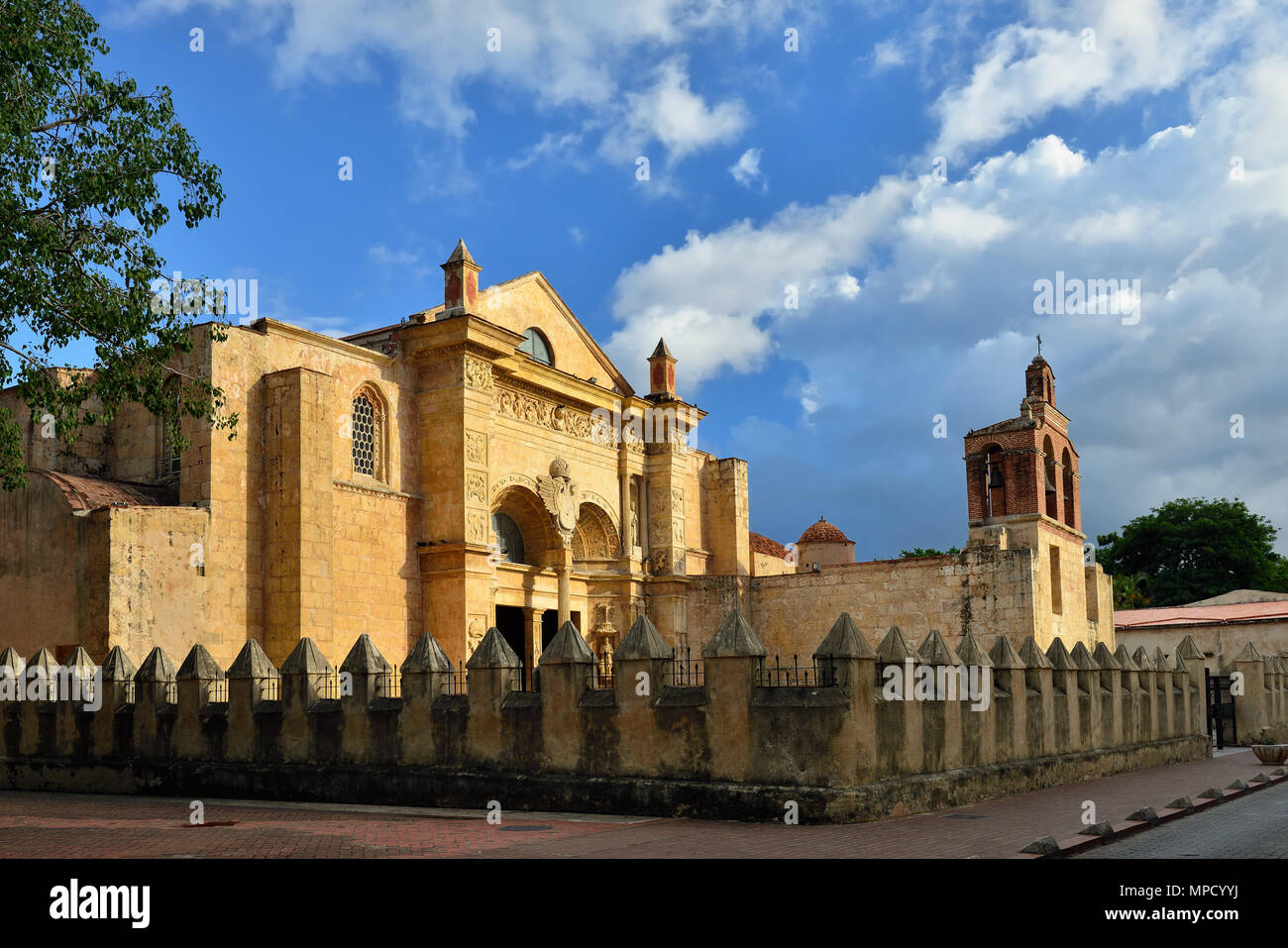 Cattedrale di Santa Maria la Menor la più antica cattedrale nelle Americhe a Santo Domingo, Repubblica Dominikan Foto Stock