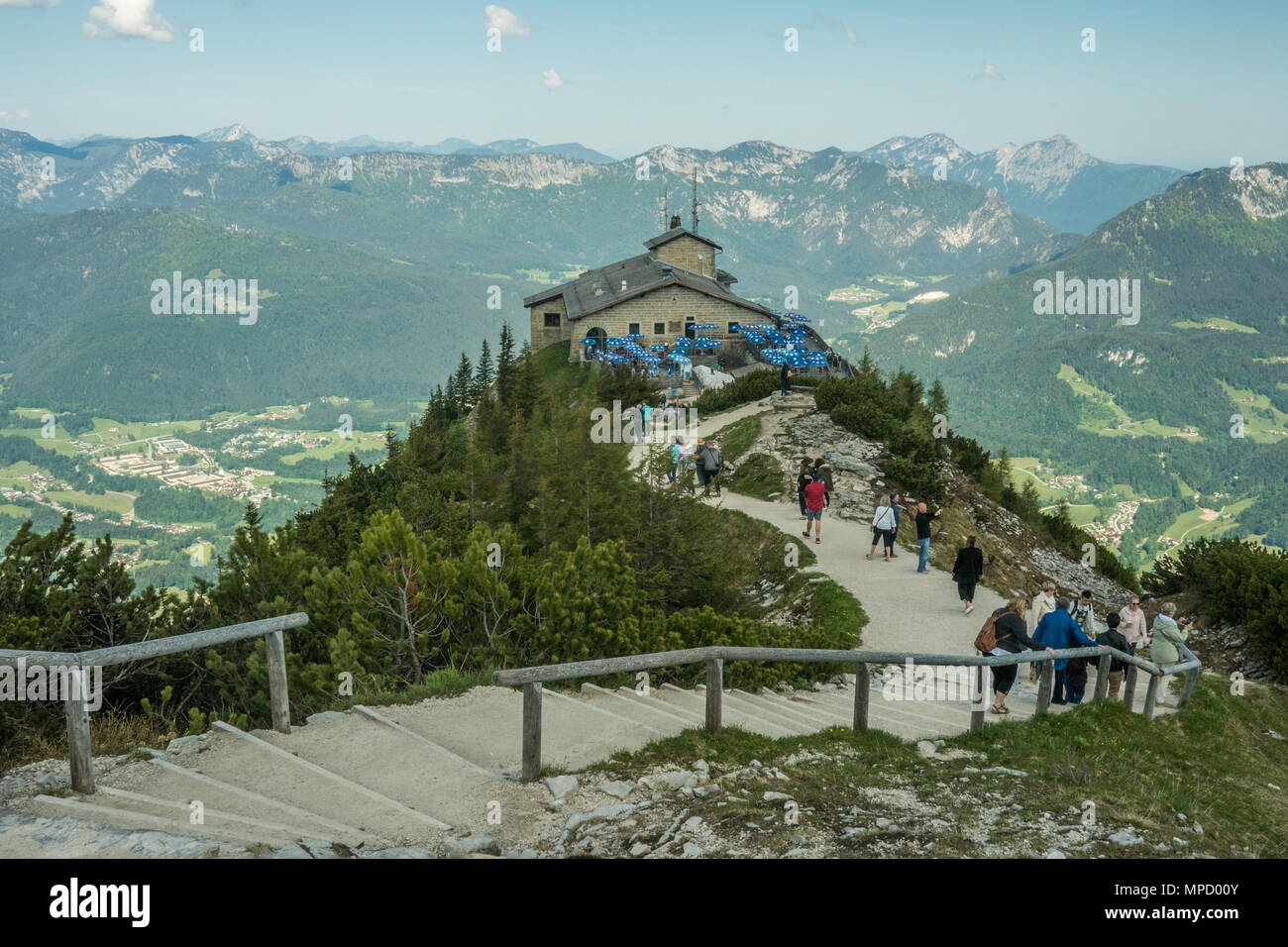 Vista da Kehlsteinhaus aka "Nido delle aquile' (utilizzato da Hitler durante il WW2) sul vertice del Kehlstein vicino a Berchtesgaden, Germania. Foto Stock