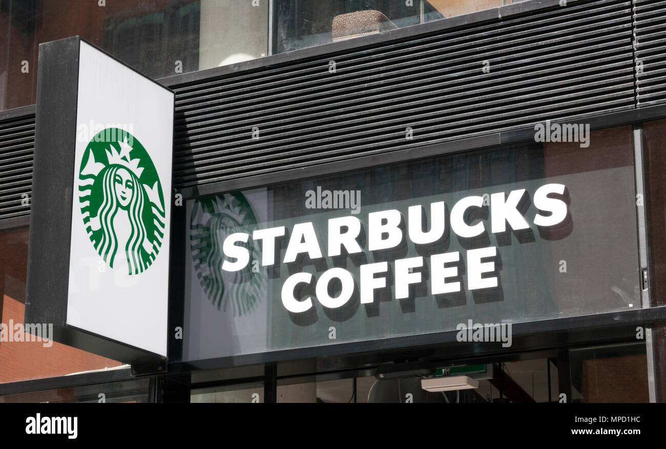 L'Aia,Olanda-maggio 20, 2015: il logo di Starbucks. Starbucks Corporation è una catena internazionale di caffetterie negli Stati Uniti. Foto Stock