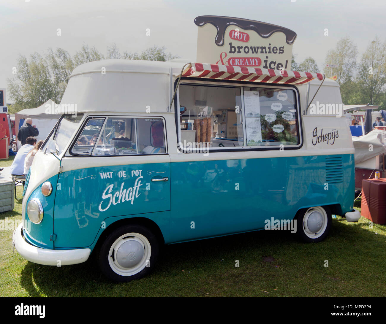 Amsterdam, Paesi Bassi-luglio 27, 2015: Volkswagen t1 gelato carrello a rotolamento festival di cucina Foto Stock