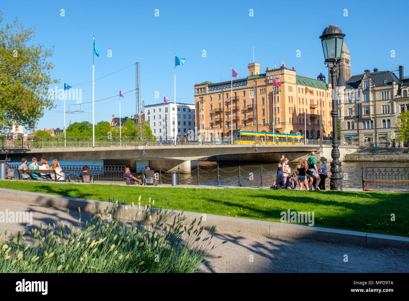 Karl Johans park in Norrkoping su una giornata di primavera in Mayl. Norrkoping è una storica città industriale in Svezia. Foto Stock