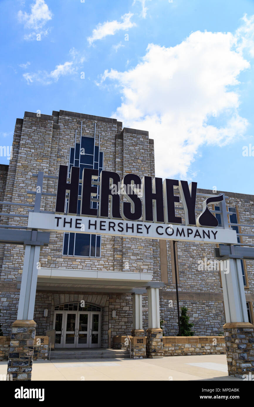 Hershey, PA, Stati Uniti d'America - 21 Maggio 2018: l'ingresso della Hershey Company la fabbrica di cioccolato nel centro di Hershey. Foto Stock