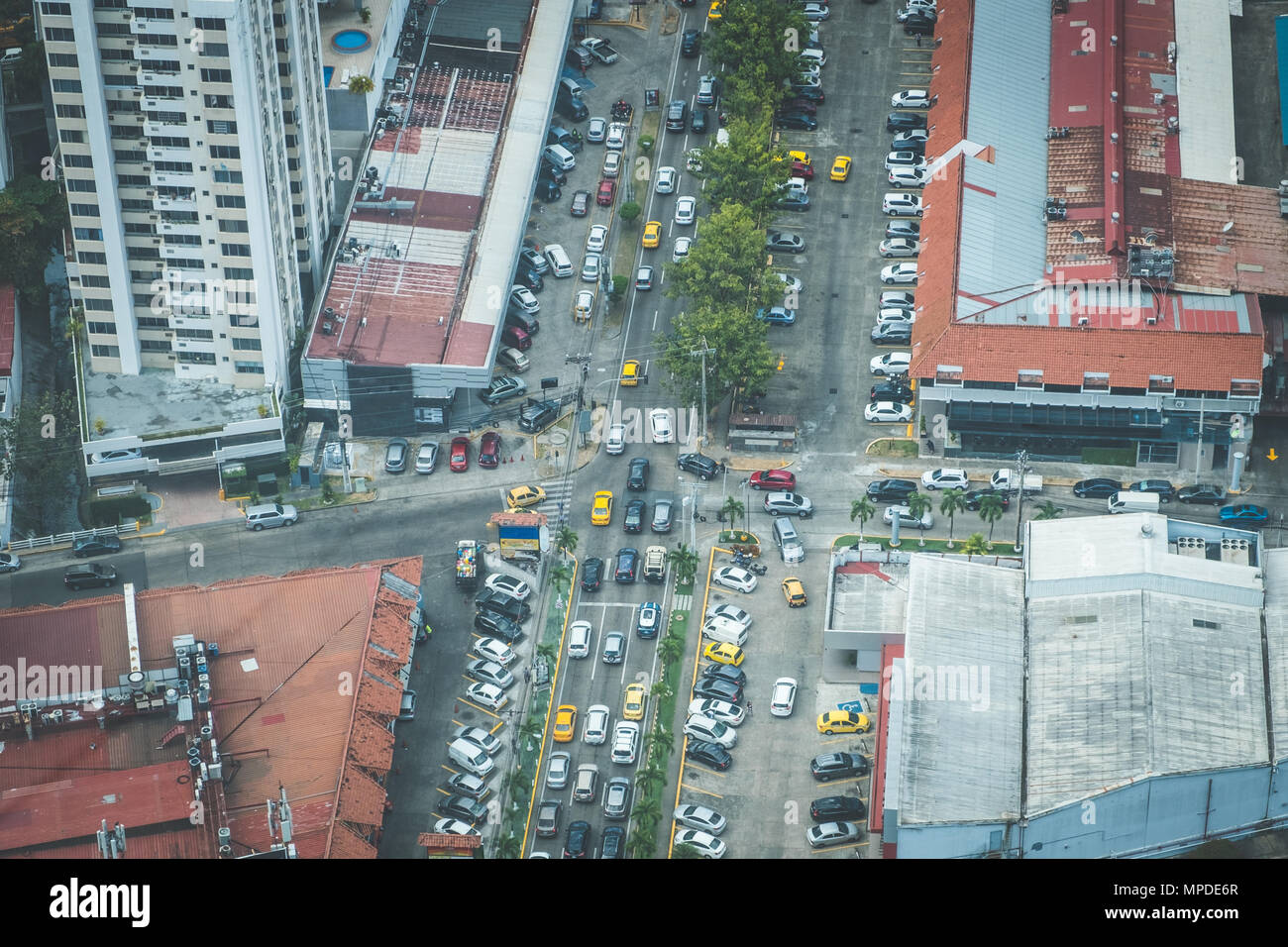Il traffico della città antenna jam - molte vetture su strada durante le ore di punta - Foto Stock