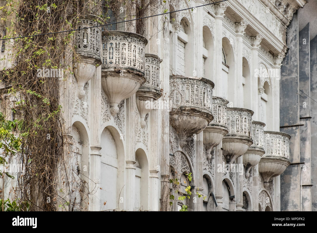 Vecchia facciata di edificio nel Casco Viejo in Panama City - architettura storica Foto Stock