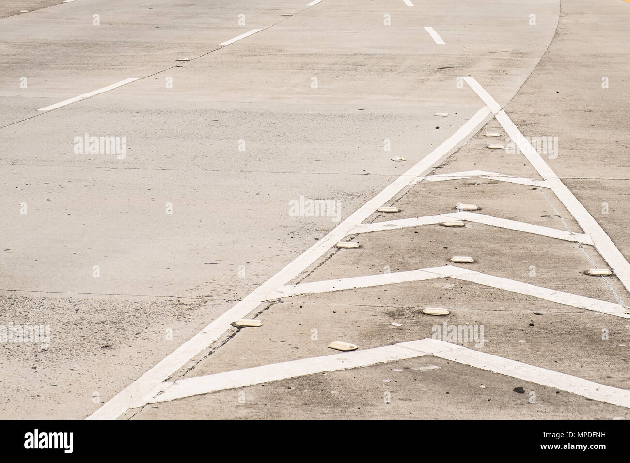 Dettagli su strada e autostrada background - linee bianche su strada asfaltata Foto Stock