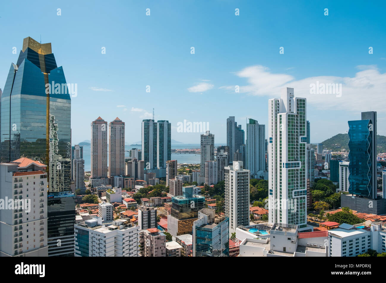 Panama City Skyline panorama dal punto di vista di alta - paesaggio urbano moderno Foto Stock