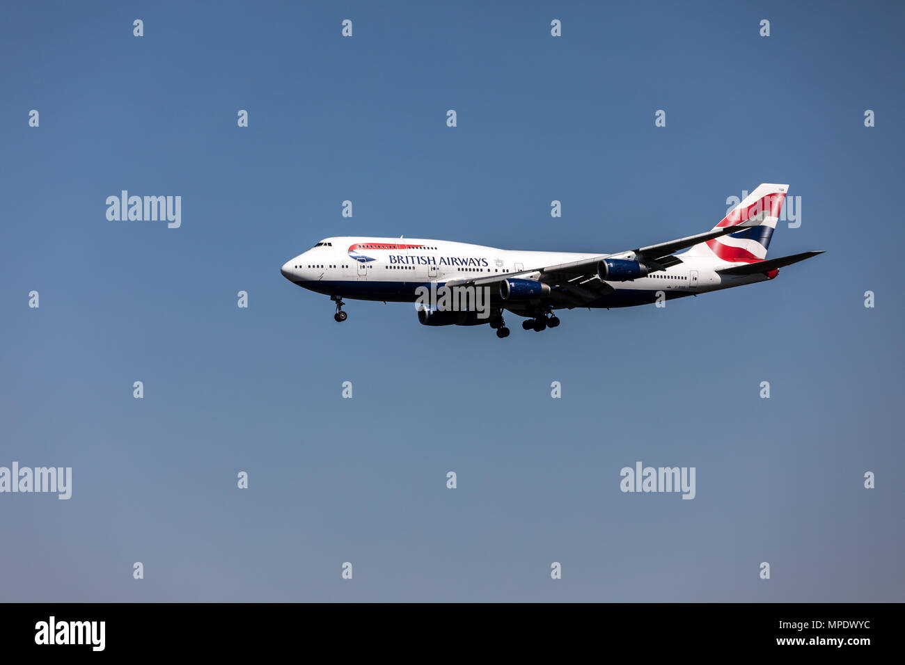Dulles, VA / Stati Uniti d'America, 30 Aprile 2018: British Airways 747 atterraggio sull'Aeroporto Internazionale di Dulles Foto Stock
