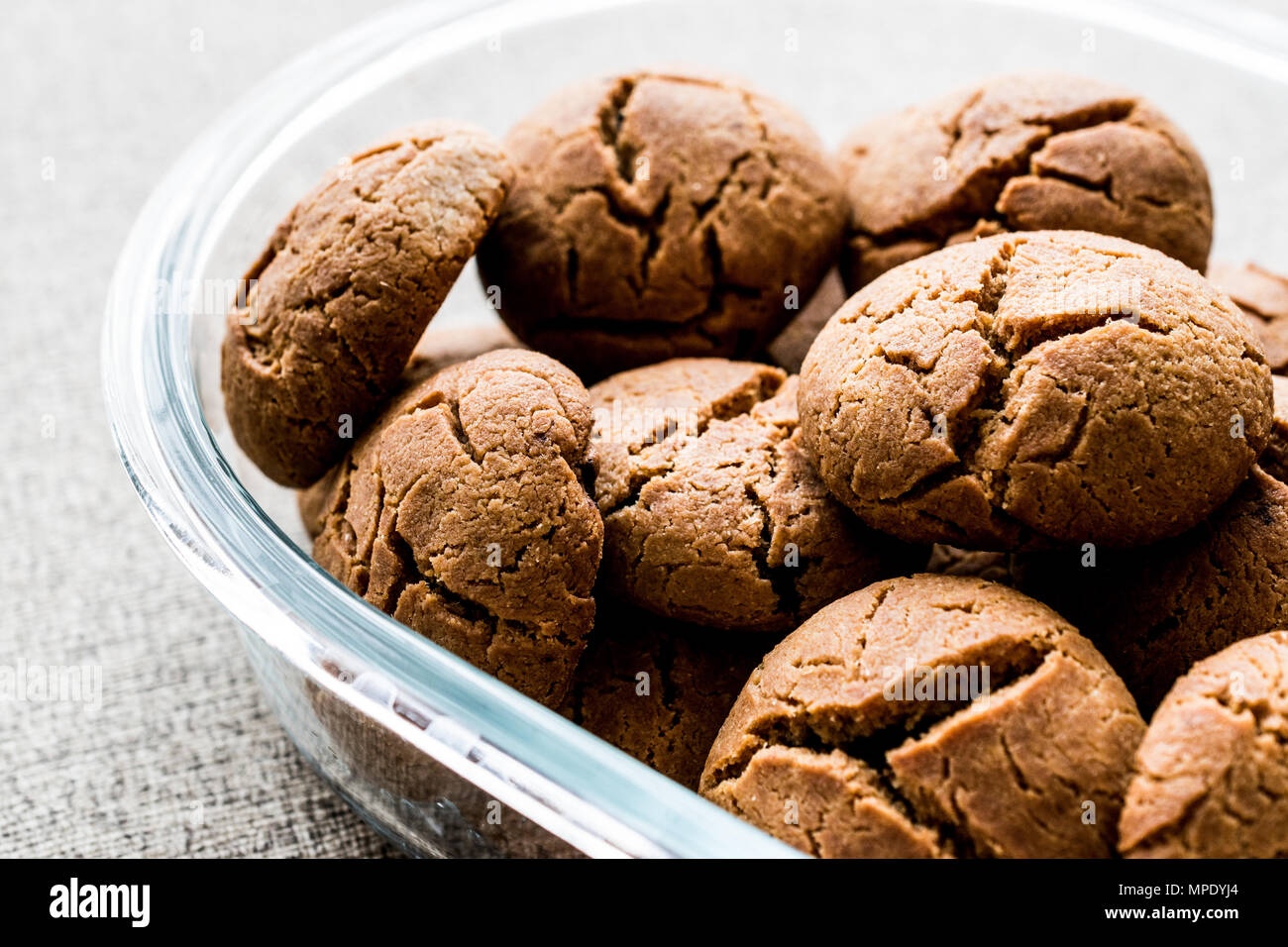 I cookie sono realizzati da Siyez farina (Triticum monococcum). Alimenti biologici Foto Stock