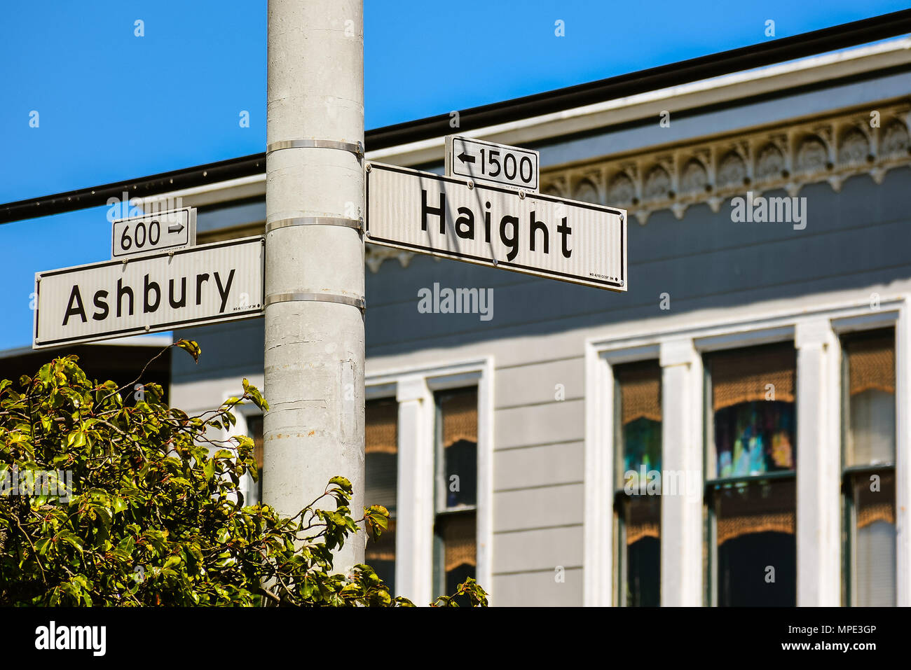 Segnaletica stradale, angolo di Ashbury e Haight nella famosa in tutto il mondo la posizione - San Francisco, California Foto Stock