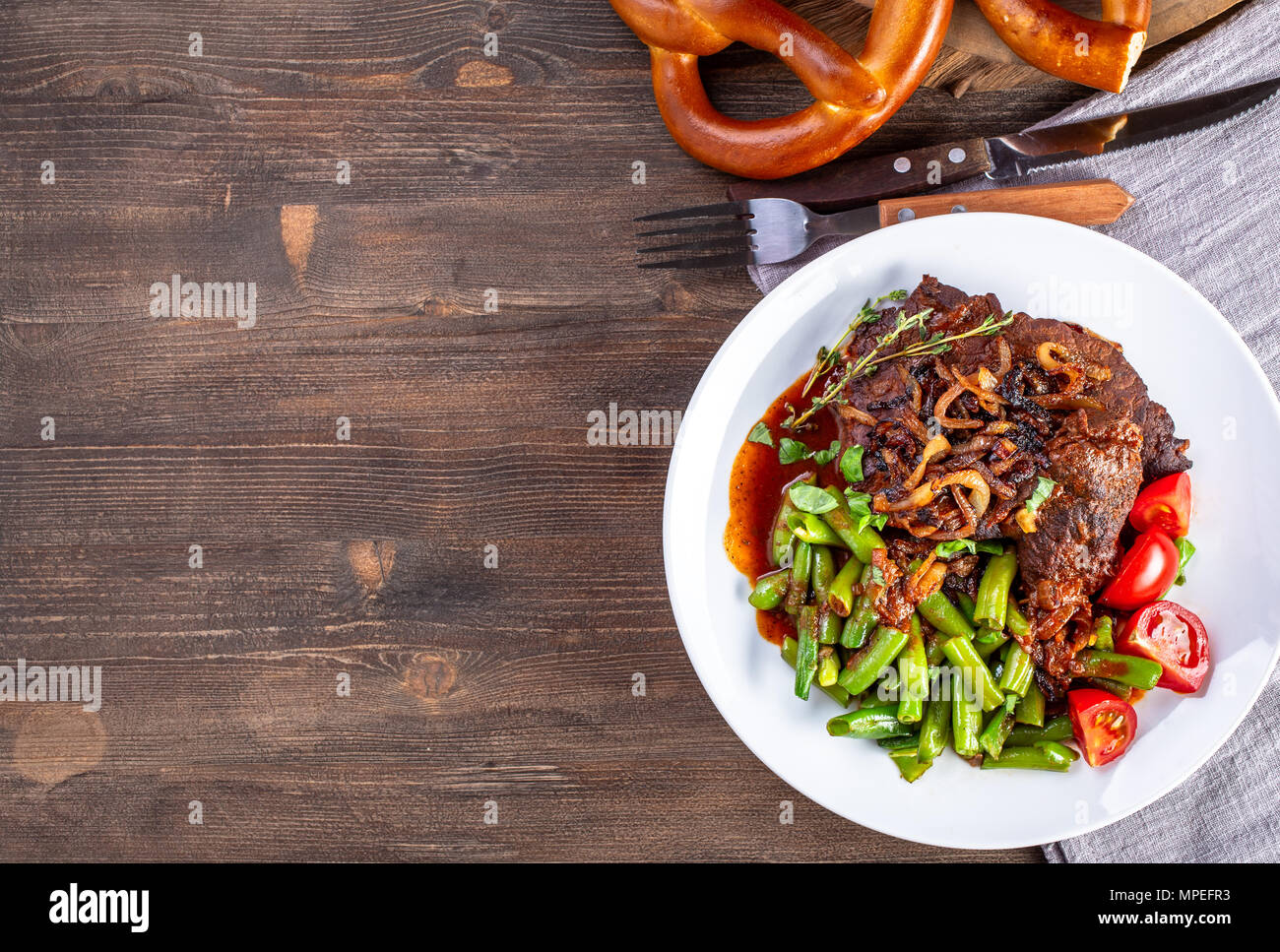 Arrosto di manzo con spazio di copia Foto Stock