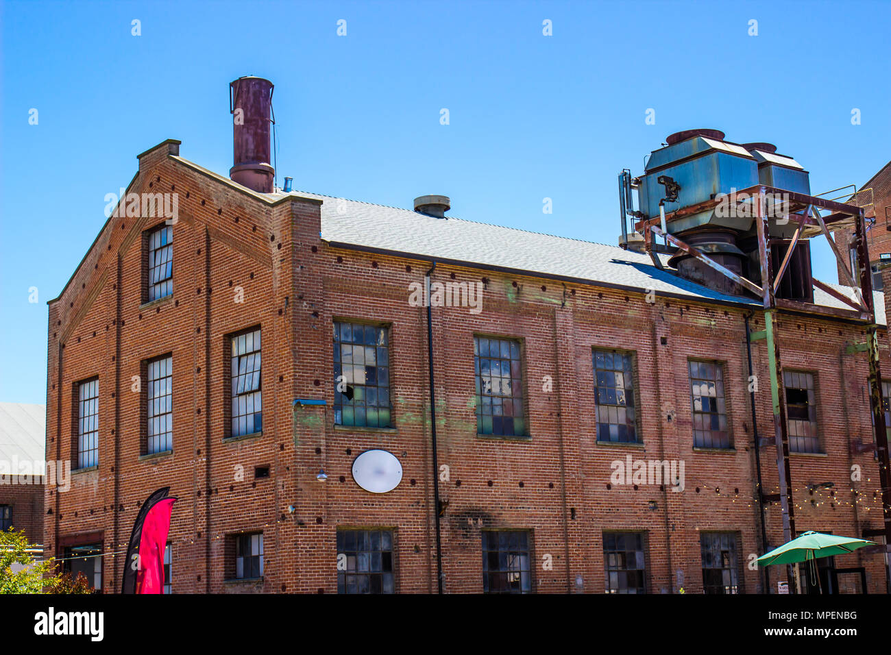 Vintage edificio in mattoni una volta usato come un mulino Foto Stock