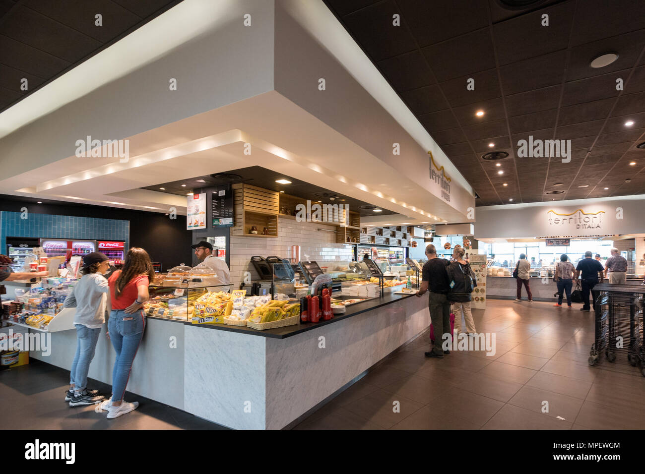 Fast food interno ristorante, Roma Fiumicino aeroporto Foto stock - Alamy
