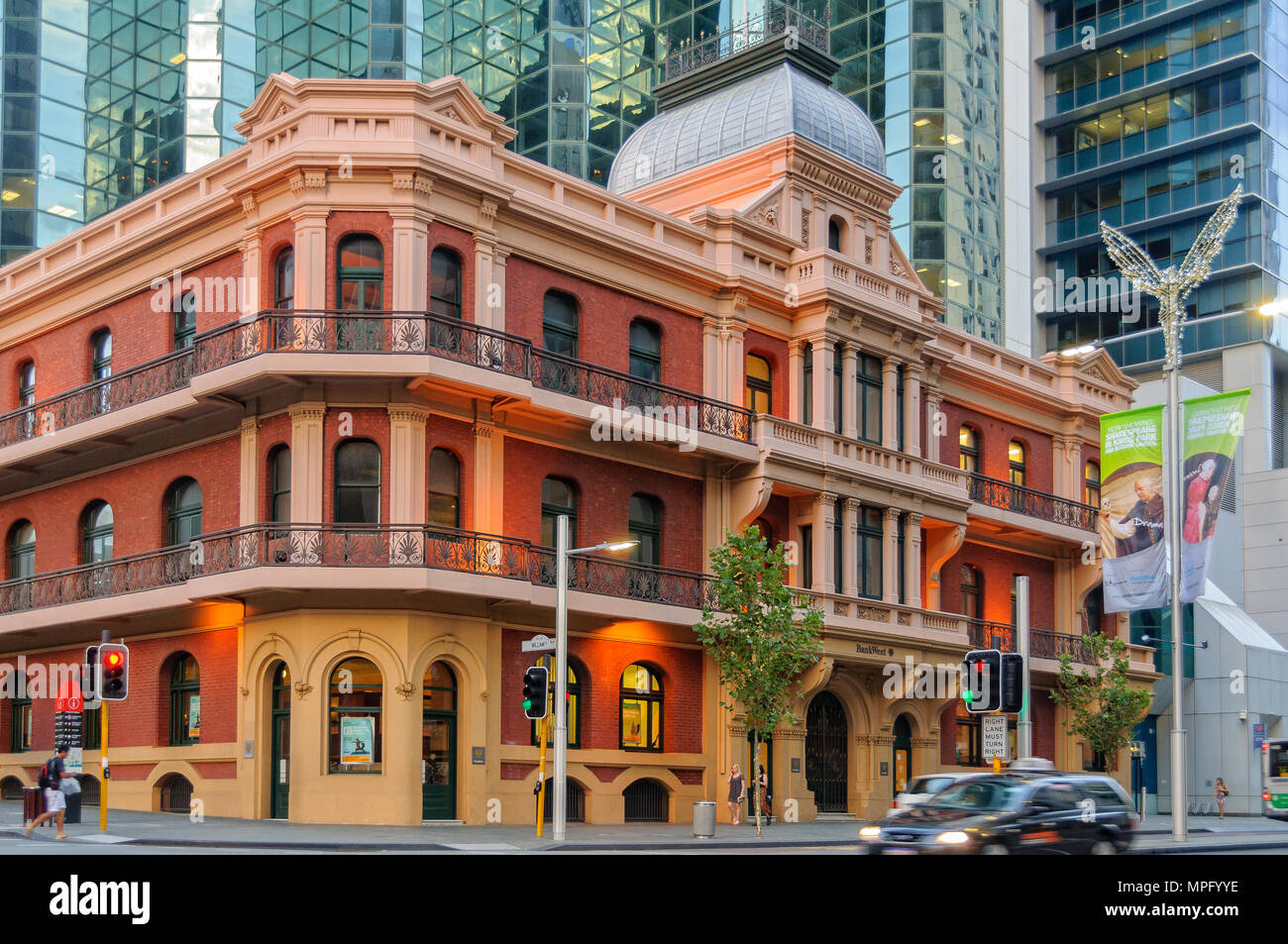 Il Palace Hotel è un punto di riferimento a tre piani di patrimonio storico edificio nel quartiere centrale degli affari - Perth, Western Australia, Australia Foto Stock