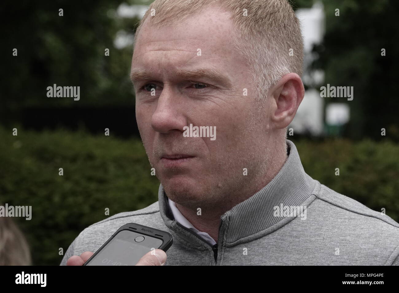 Wentworth, Surrey, Regno Unito, 23 maggio 2018 Paul Scholes, Manchester United legenda, si riscalda sulla gamma presso la BMW.ProAM PGA golf Championship. Credito: Motofoto/Alamy Live News Foto Stock
