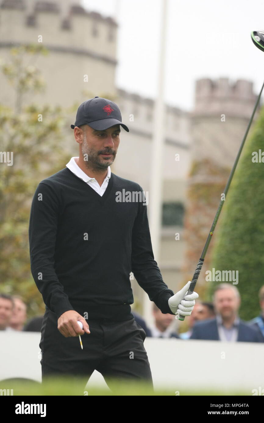 23 Maggio, 2018 Pep Guardiola, Manchester City football club pullman, unità off sul primo tee presso la BMW/PGA Championship ProAM di Wentworth, Surrey, Regno Unito Foto Stock