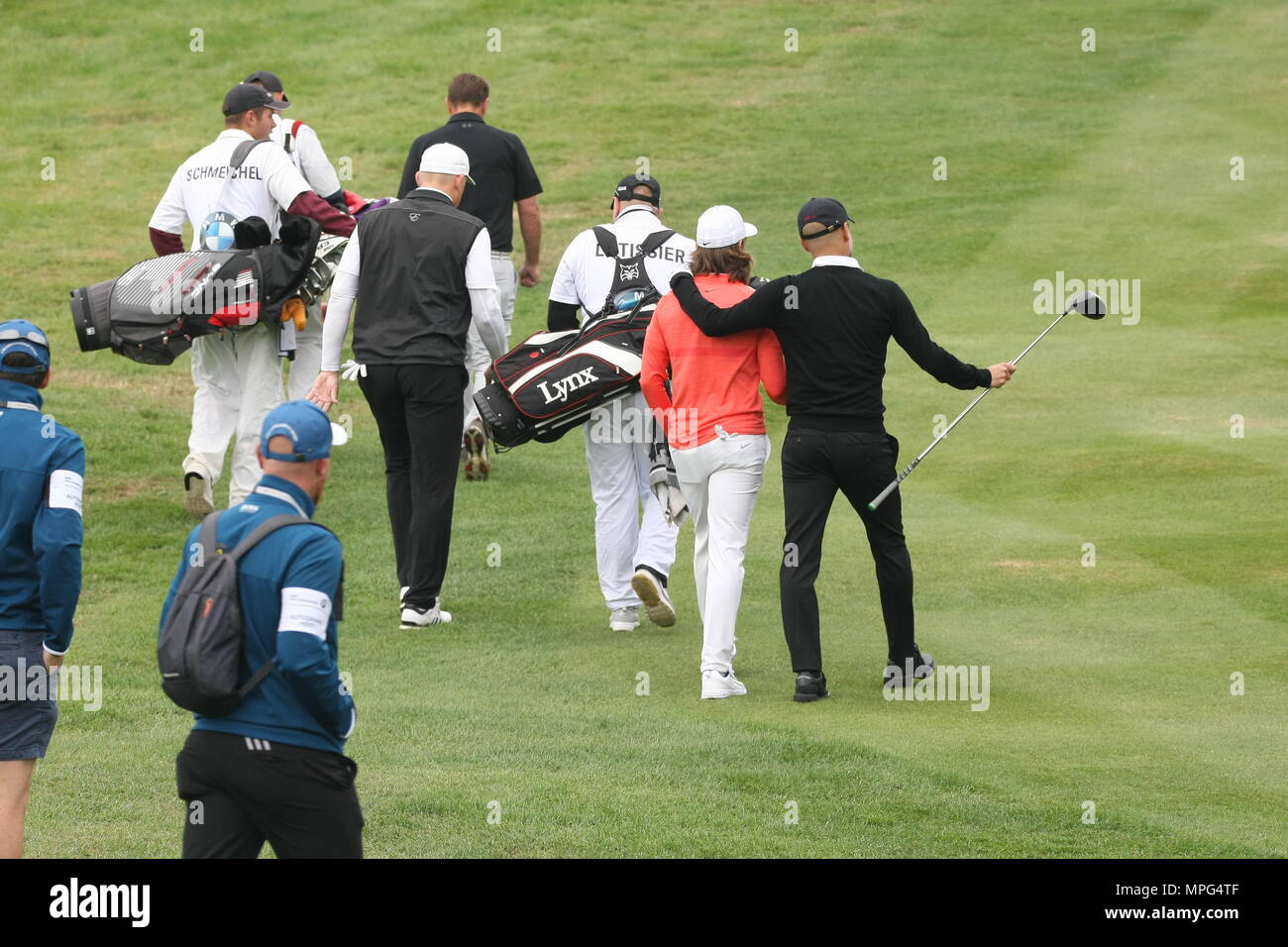 23 Maggio, 2018 Pep Guardiola, Manchester City football club pullman, giocando a golf con Tommy Fleetwood presso la BMW/PGA Championship di Wentworth, Surrey, Regno Unito Foto Stock