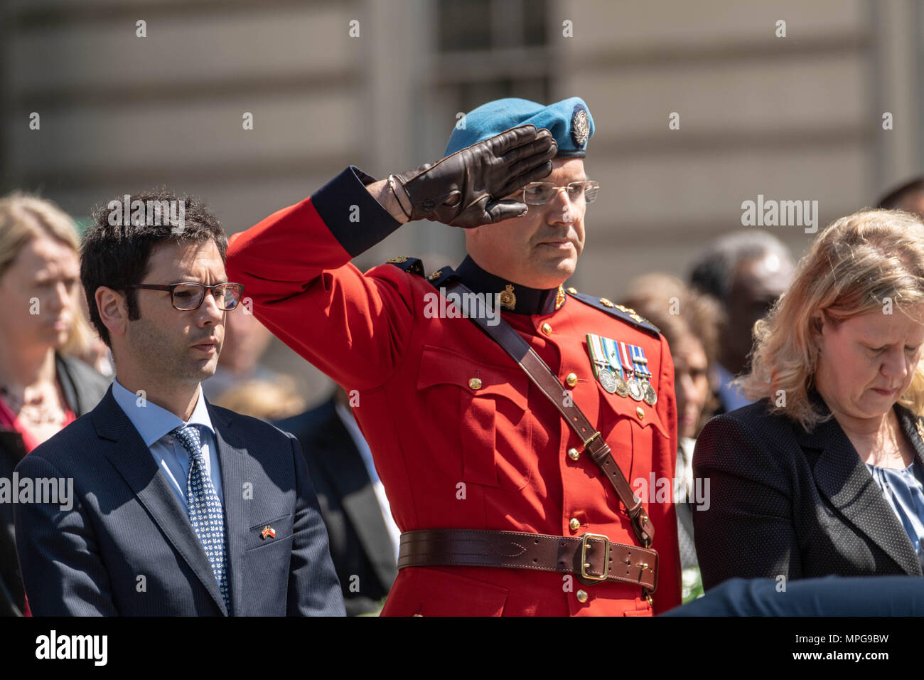 Londra, Regno Unito. 23 maggio 2018 un servizio presso il cenotafio di Londra, Regno Unito. International per Caschi Blu dell ONU GIORNATA COMMEMORATIVA Caschi Blu uccisi sul credito di dazi Ian Davidson/Alamy Live News Foto Stock